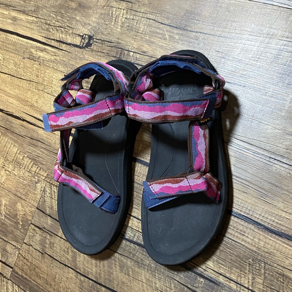 TEVA Big Kids HURRICANE XLT 2 Outdoor Sport Sandals Size 4 Youth Pink Blue